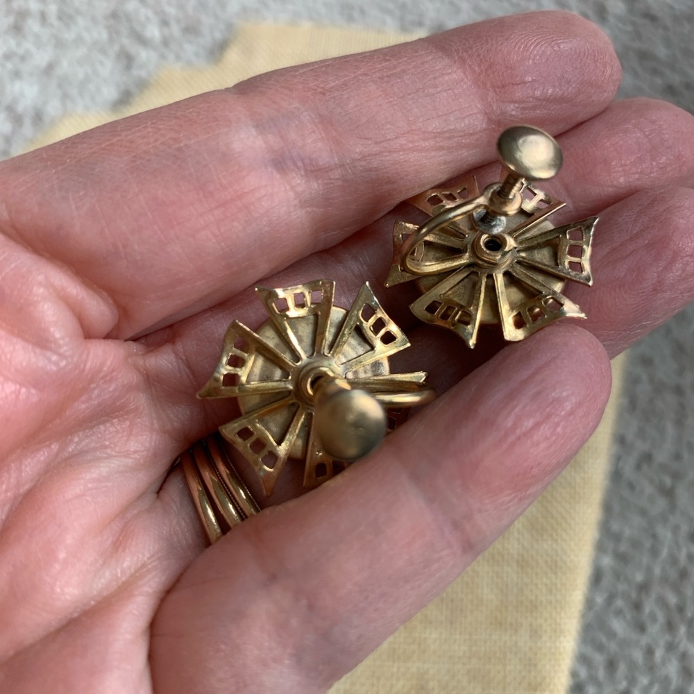 Elegant Gold and Black Cameo Earrings - Picture 8 of 8